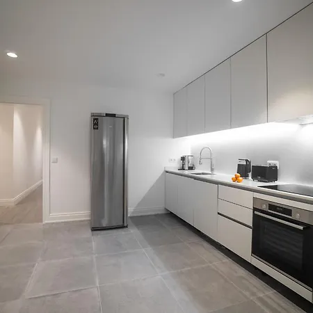 Whome Stylish Oasis With Patio Near Parque Eduardo Vii شقة