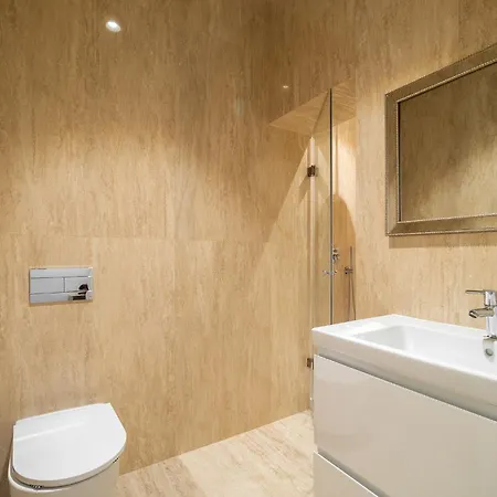 Whome Stylish Oasis With Patio Near Parque Eduardo Vii شقة