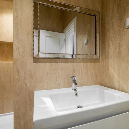 شقة Whome Stylish Oasis With Patio Near Parque Eduardo Vii